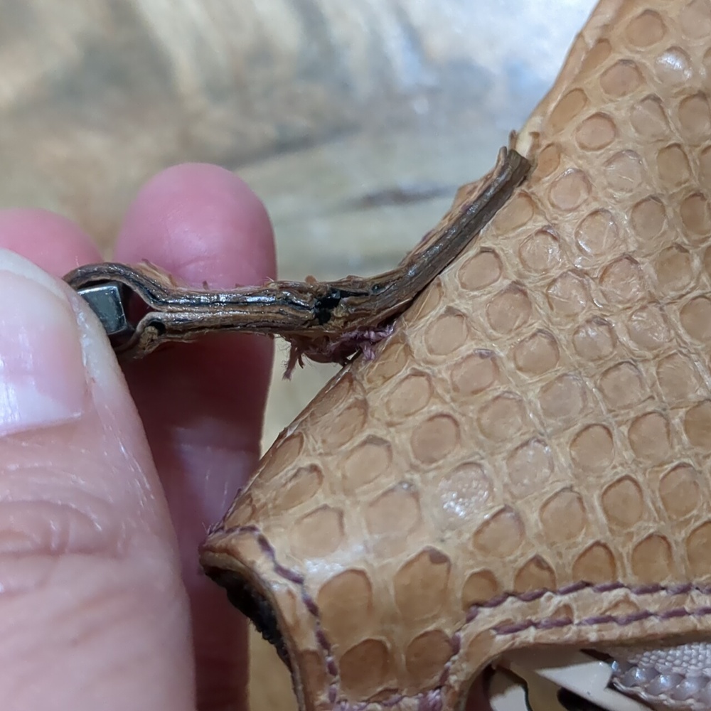 GUCCI Vintage Python Shoulder Bag From Their Exotic Leather Collection - Picture 8 of 17
